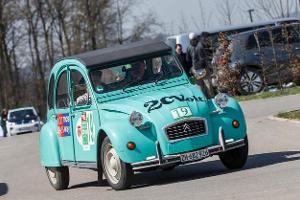 Oldtimer umgerüstet - diese Ente steht unter Strom