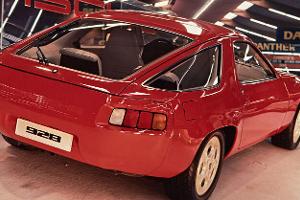 Transaxle-V8 statt Sechszylinder-Boxer im Heck