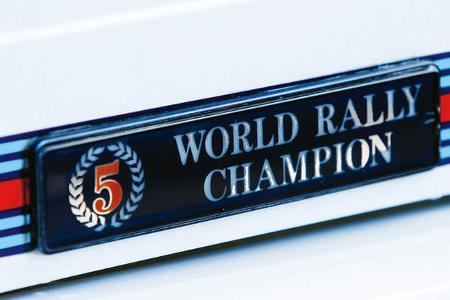 Lancia Delta HF integrale, Schild, Emblem