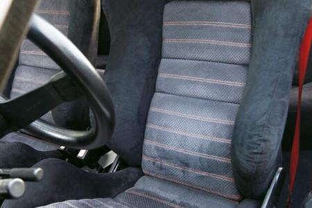 Lancia Delta HF integrale, Fahrersitz