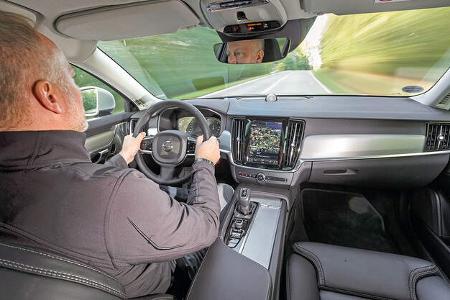Volvo V90 D4, Cockpit