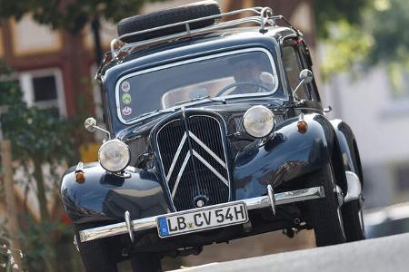 Citroen-11-CV-Front