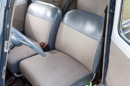 Citroen-11-CV-Interieur