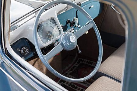 Citroen-11-CV-Interieur