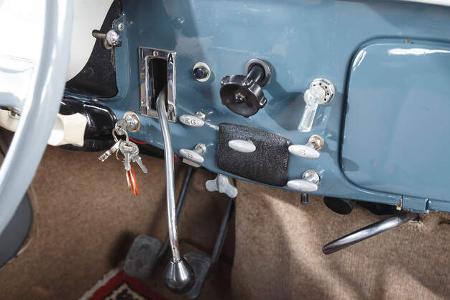 Citroen-11-CV-Interieur