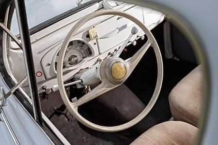 Peugeot-203-Interieur