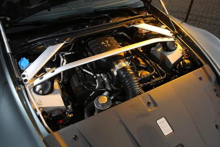 Aston Martin Vantage GT8, Motor