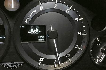 Aston Martin Vantage GT8, Rundinstrument