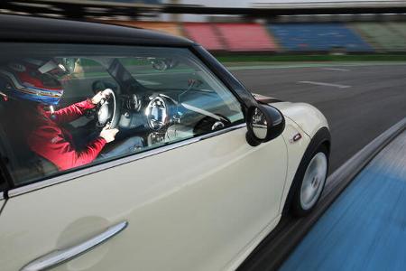 Mini John Cooper Works Pro, Kurvenfahrt