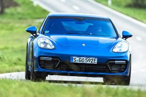 Zuffenhausener mit V8-Power und Elektro-Boost