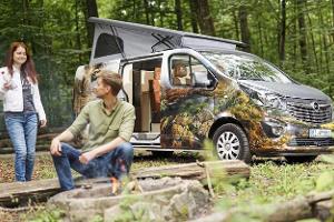 Aufstelldach-Campingbus mit Wolf-Folierung