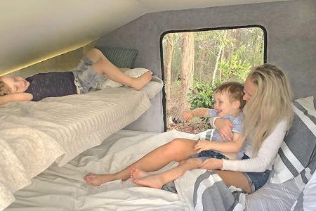 Bruder EXP-4 Offroad-Caravan / GelŠnde-Wohnwagen Australien