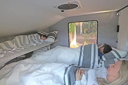 Bruder EXP-4 Offroad-Caravan / GelŠnde-Wohnwagen Australien