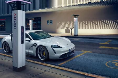 SPERRFRIST 04.09.19 / 16 Uhr Porsche Taycan Turbo S Elektroauto Sportwagen