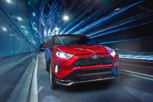 RAV4 wird zur Plugin-Rakete – ab 46.293 Euro