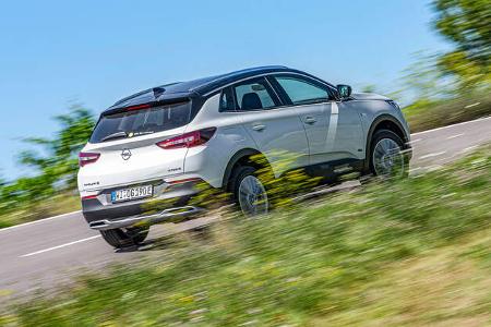 BMW X1 25e, Ford Kuga PHEV, Opel Grandland X Hybrid, Volvo XC40 T5 Recharge, Vergleichstest