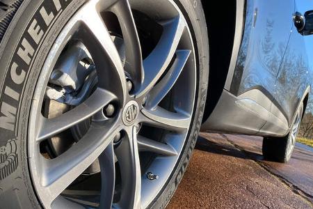 MG EHS Plug-In-Hybrid SUV Fahrbericht 2020
