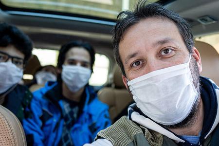 Autofahrer mit Maske