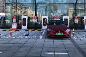 Tesla führt gesperrte Lade-Stellplätze ein