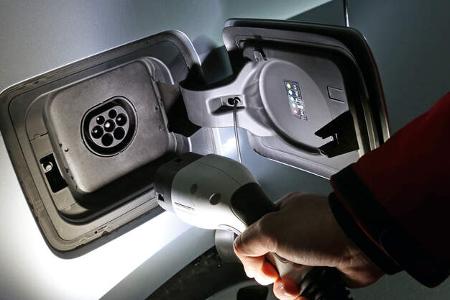 BMW i3, Ladeanschluss