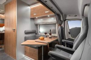 Campingbus für Zwei mit viel Stauraum