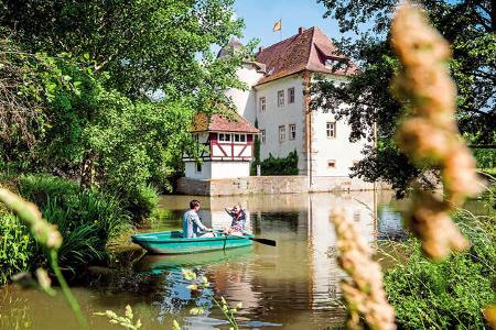 See, Schloss, Boot, Menschen, BŠume, Himmel See, Schloss, Boot, Menschen, BŠume, Himmel