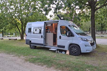 Clever Spirit 600 im Praxischeck; Parken vor dem Tierpark