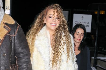 Mariah Carey mit ikonischen 90s-Locken beim Dinner in Aspen Mariah Carey mit ikonischen 90s-Locken beim Dinner in Aspen