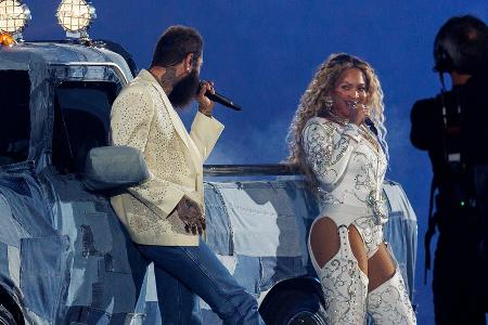 Post Malone zeigt sich nach seinem NFL-Auftritt mit Beyoncé begeistert Post Malone zeigt sich nach seinem NFL-Auftritt mit Beyoncé begeistert
