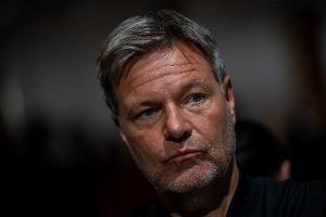 Habeck: "Unsere Demokratie steht unter Druck"