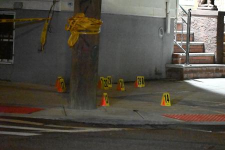 Vor einem Veranstaltungsraum im Stadtteil Queens fielen Schüsse.