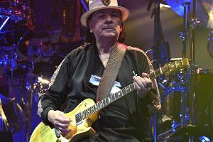 Carlos Santana bricht sich Finger: Konzerte in Las Vegas verschoben