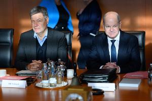 Scholz rügt Habeck: Vorstoß zu Wehretat "unausgegoren"