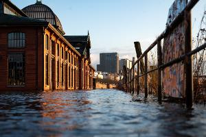 Sturm sorgt für Schäden im Norden und bringt Wassermassen