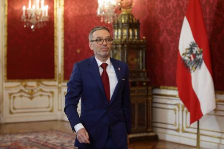 FPÖ-Chef Herbert Kickl scheint auf dem Weg zur Kanzlerschaft - eine Zäsur für das Land. (Archivbild) FPÖ-Chef Herbert Kickl scheint auf dem Weg zur Kanzlerschaft - eine Zäsur für das Land. (Archivbild)