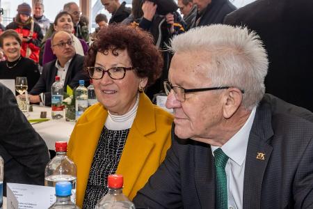 Winfried Kretschmann: Ehefrau Gerlinde muss nach Sturz operiert werden Winfried Kretschmann: Ehefrau Gerlinde muss nach Sturz operiert werden