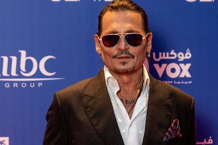 KI-Betrüger haben es auf Johnny Depps Fans abgesehen KI-Betrüger haben es auf Johnny Depps Fans abgesehen