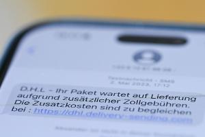 Betrug mit Paket-SMS: Tausende Beschwerden über Abzocke