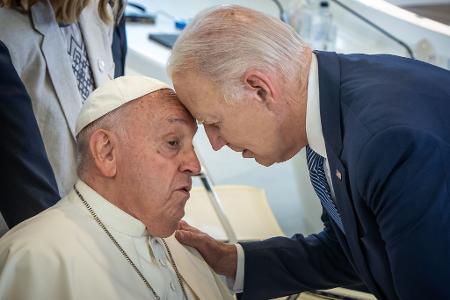 Vor seinem Abschied aus dem Weißen Haus ehrt Joe Biden den Papst auf besondere Weise. (Archivbild) Vor seinem Abschied aus dem Weißen Haus ehrt Joe Biden den Papst auf besondere Weise. (Archivbild)