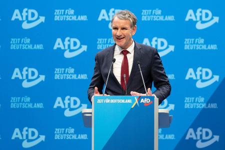 AfD-Rechtsaußen Björn Höcke spricht zu mehreren Änderungsanträgen am Wahlprogramm. 