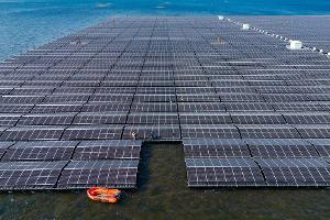 Experten sehen Forschungsbedarf für PV-Anlagen auf dem Meer