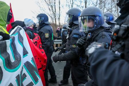Der AfD-Bundesparteitag in Riesa wurde von großen Protesten begleitet (Archivbild).