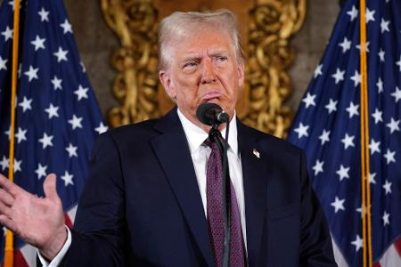 Trump keilt erneut mit Kritik an der Brandbekämpfung in Los Angeles dazwischen. (Archivbild) Trump keilt erneut mit Kritik an der Brandbekämpfung in Los Angeles dazwischen. (Archivbild)