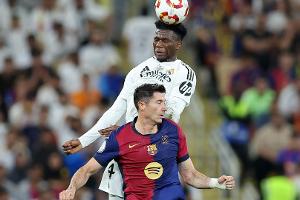 Erster Titel für Flick: Barca düpiert Real erneut