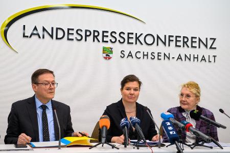 Sachsen-Anhalts Justizministerin (mitte): Sachsen-Anhalts Justizministerin (mitte):