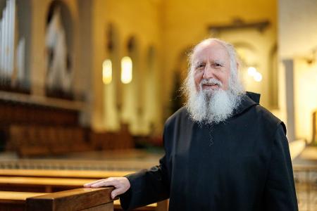 Der Mönch Anselm Grün Anfang Januar 2025 in der Abtei Münsterschwarzach.