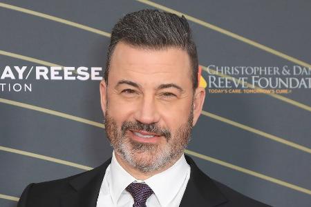 Brände in Los Angeles: Jimmy Kimmel eröffnet Spendenzentrum Brände in Los Angeles: Jimmy Kimmel eröffnet Spendenzentrum