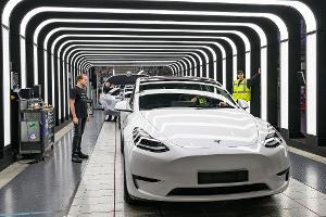 Tesla fertigt erste neue Model-Y-Autos in Deutschland