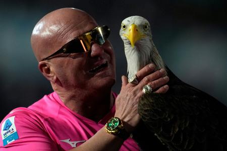 Nach Penisbildern: Lazio entlässt seinen Falkner Bernabé Nach Penisbildern: Lazio entlässt seinen Falkner Bernabé
