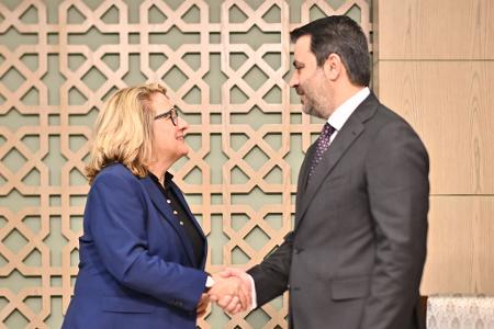 Der erste Gesprächspartner von Entwicklungsministerin Svenja Schulze (SPD) in Damaskus ist der De-facto-Außenminister, Asaad al-Schaibani. Der erste Gesprächspartner von Entwicklungsministerin Svenja Schulze (SPD) in Damaskus ist der De-facto-Außenminister, Asaad al-Schaibani.
